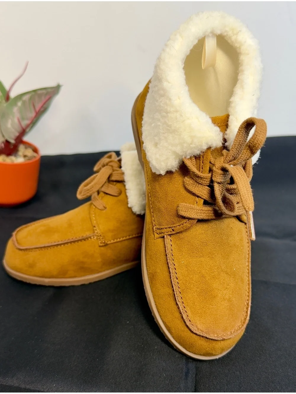 Boys size 13 Gap faux suede lace up chukka boots